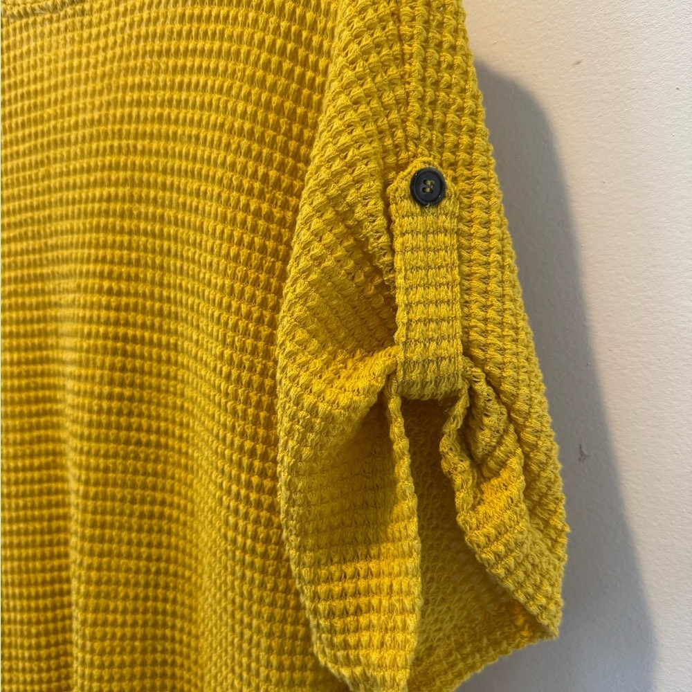 Umgee Mustard Waffle Knit Top V Neck Boho Short Sleeve Button Tab M - Picture 4 of 7
